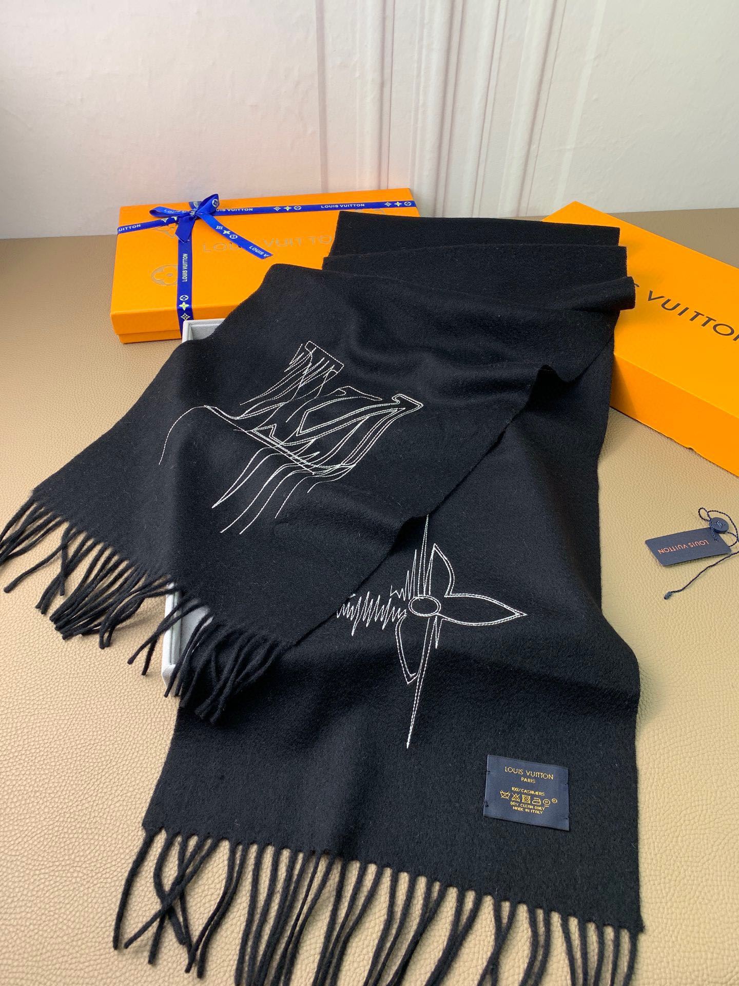 Valentino Scarf